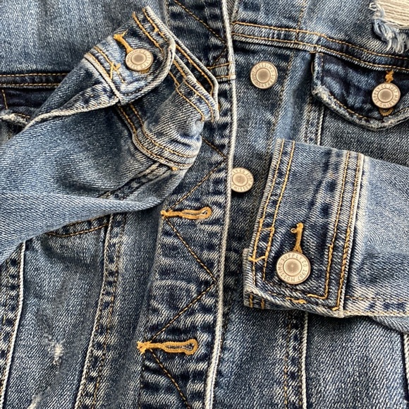 Mossimo  Cotton Spandex Distress Denim Trucker Classic Jacket Size M - Picture 8 of 9